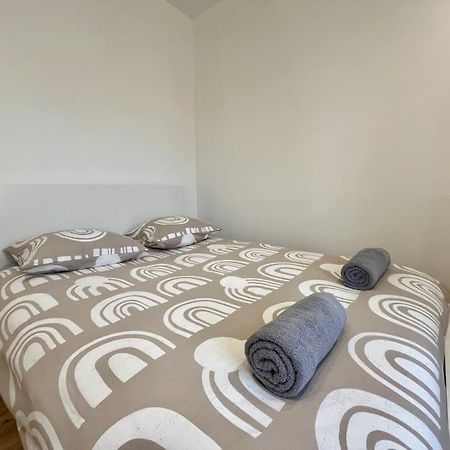 Appartement T2 Renove A 15 Min De Lyon à Pierre-Bénite Extérieur photo