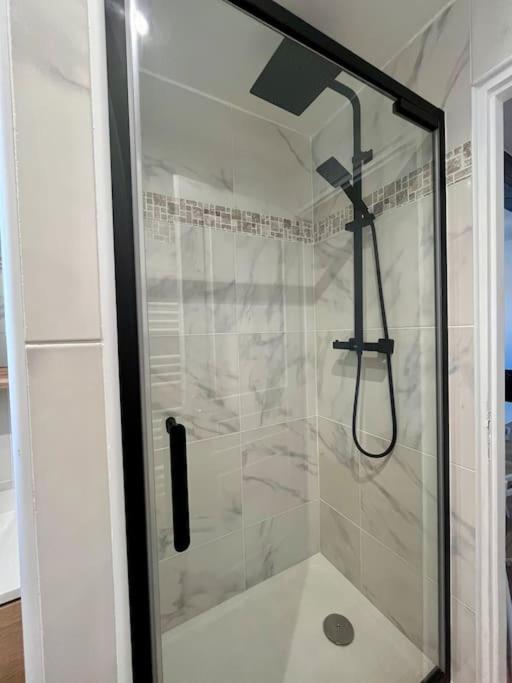 Appartement T2 Renove A 15 Min De Lyon à Pierre-Bénite Extérieur photo