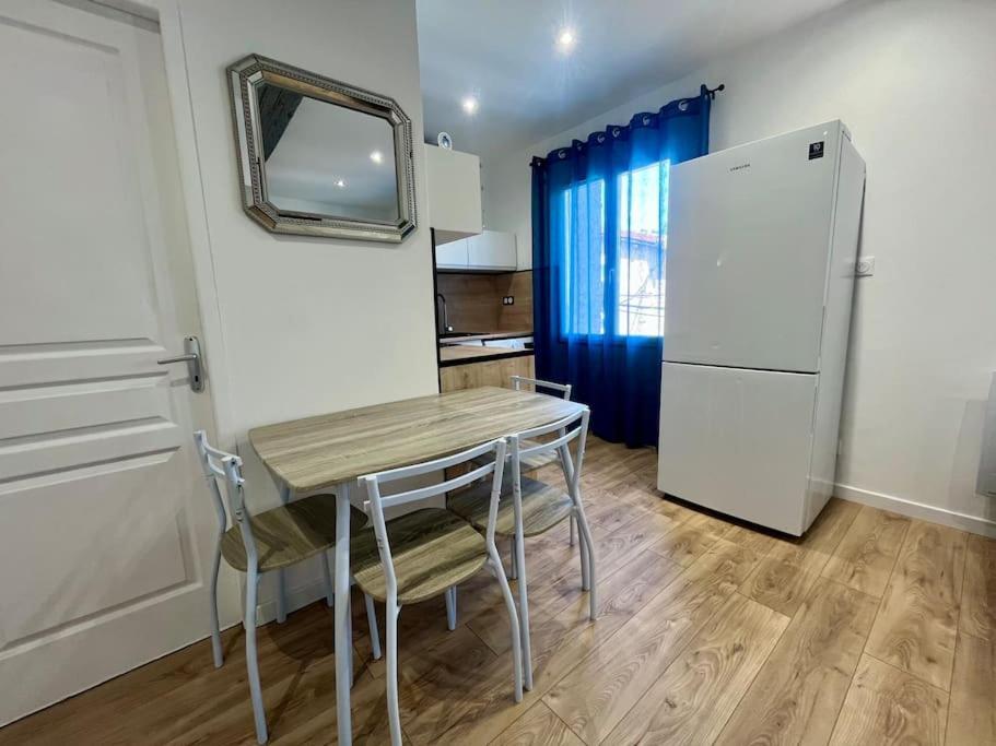 Appartement T2 Renove A 15 Min De Lyon à Pierre-Bénite Extérieur photo