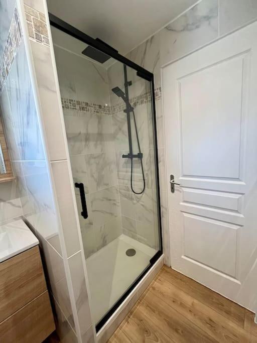Appartement T2 Renove A 15 Min De Lyon à Pierre-Bénite Extérieur photo