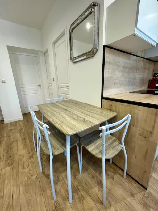 Appartement T2 Renove A 15 Min De Lyon à Pierre-Bénite Extérieur photo